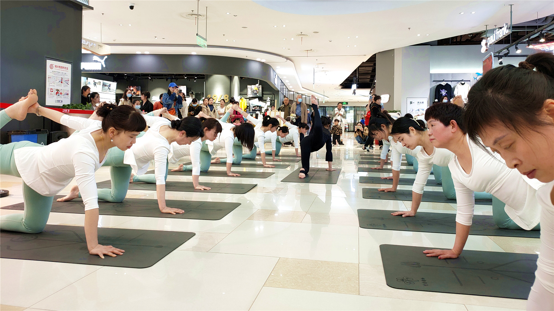 資源聯(lián)動“迎集團慶、慶三八節(jié)” (4)_副本.jpg